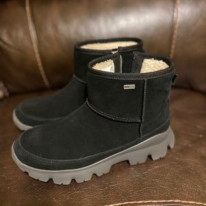 Super comfortable black Ugg Mountain Boots